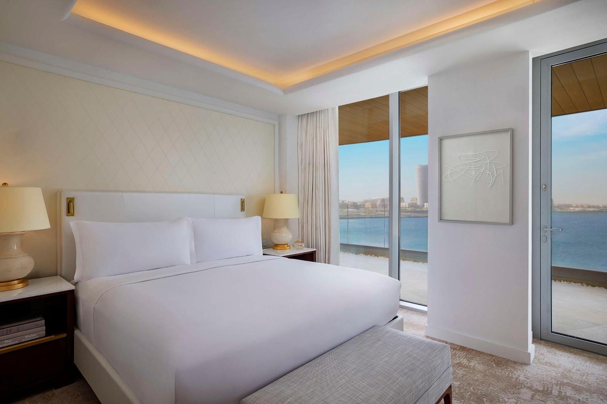 Waldorf Astoria Doha Lusail Bagian luar foto A bedroom at the hotel