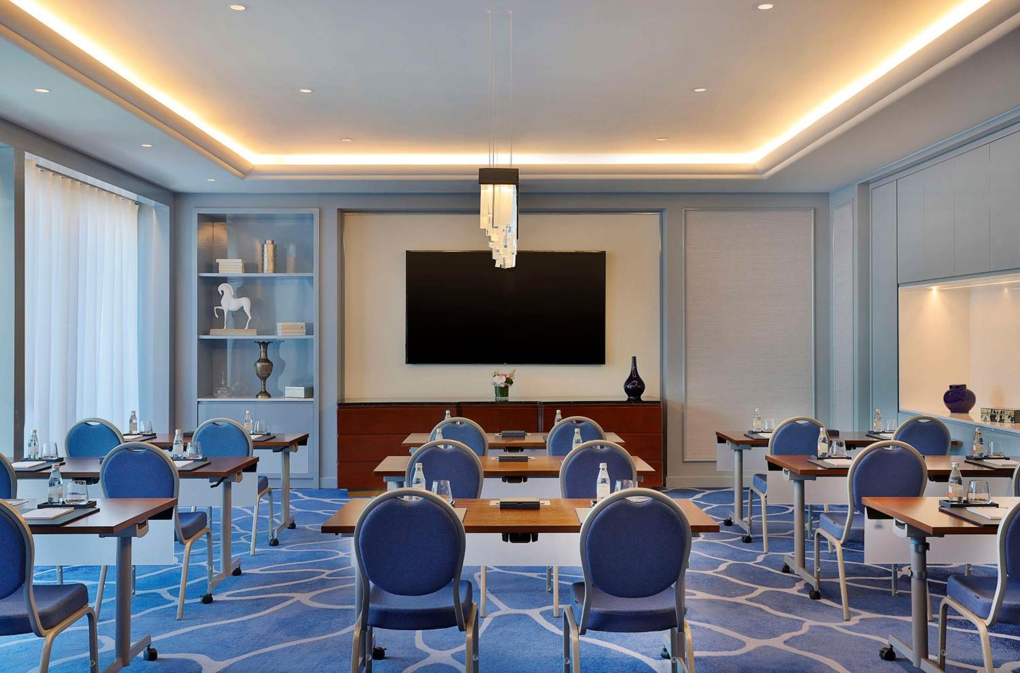 Waldorf Astoria Doha Lusail Bagian luar foto Meeting room