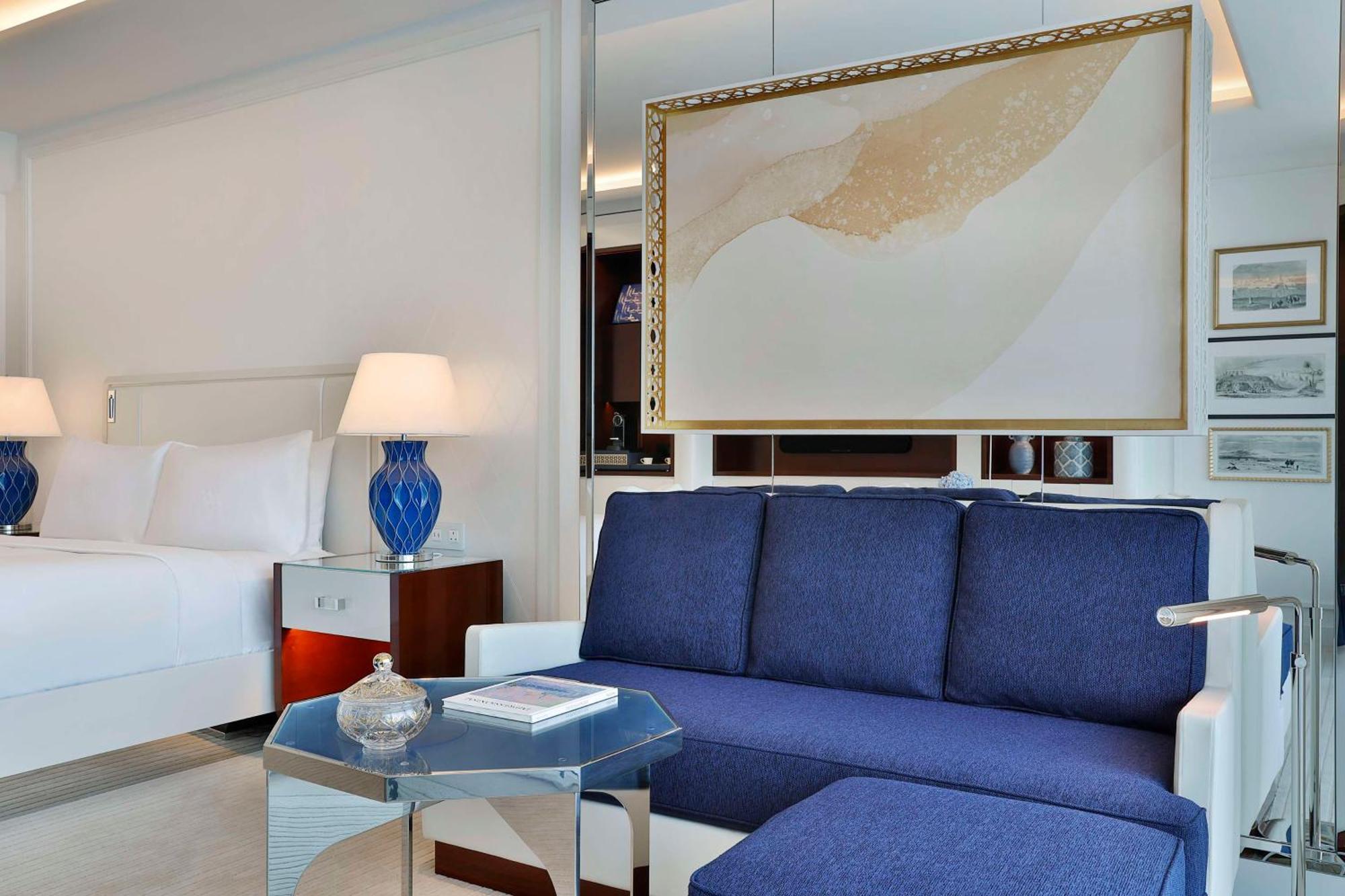 Waldorf Astoria Doha Lusail Bagian luar foto A suite at the Atlantis Paradise Island
