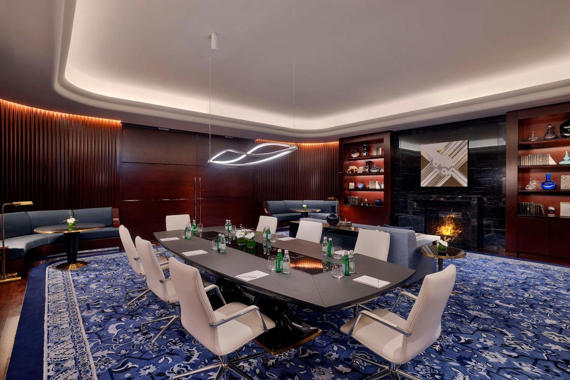 Waldorf Astoria Doha Lusail Bagian luar foto Boardroom