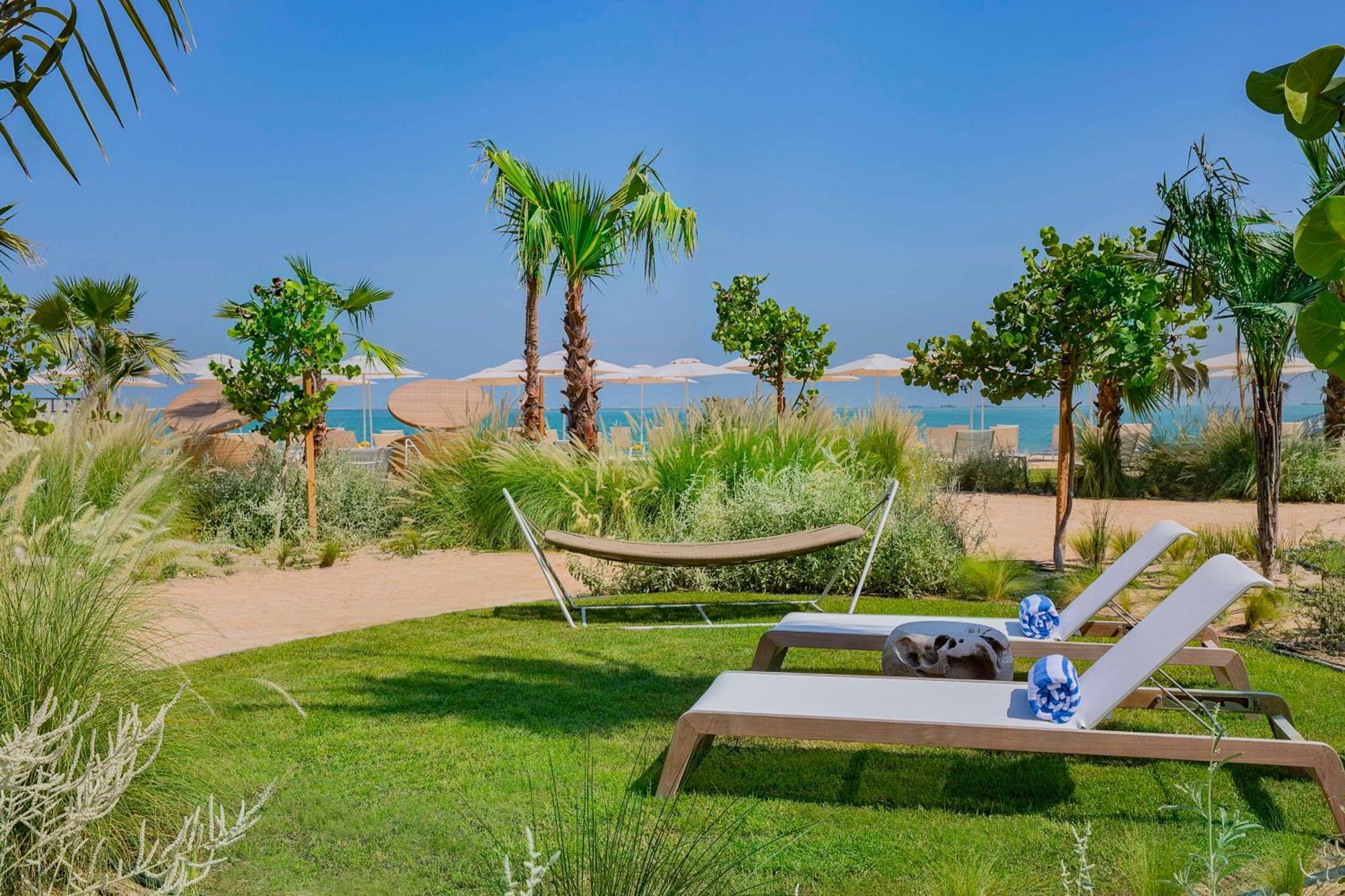 Waldorf Astoria Doha Lusail Bagian luar foto The beach at the resort