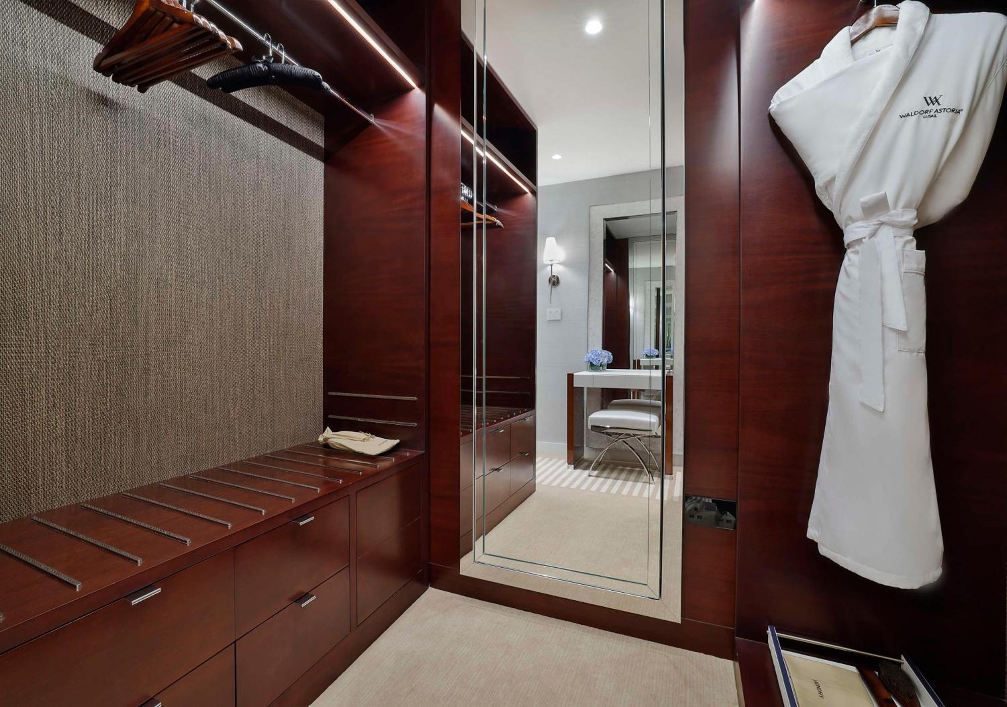 Waldorf Astoria Doha Lusail Bagian luar foto A walk-in closet