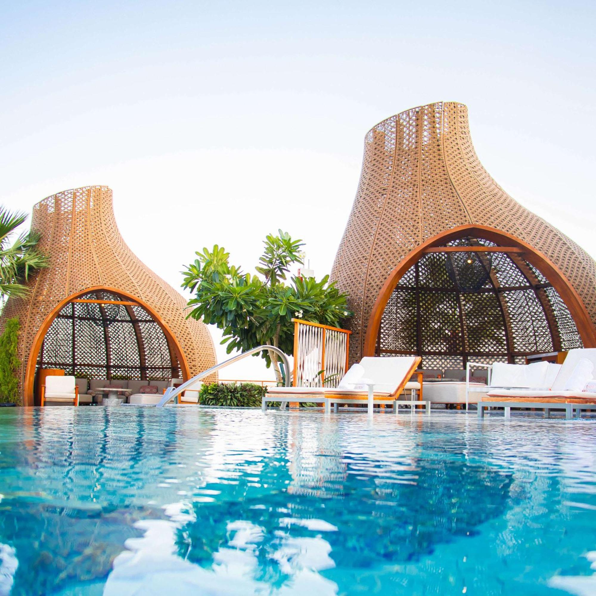 Waldorf Astoria Doha Lusail Bagian luar foto The pool at the resort